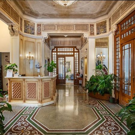 Hotel Villa Elena Вараце Екстериор снимка