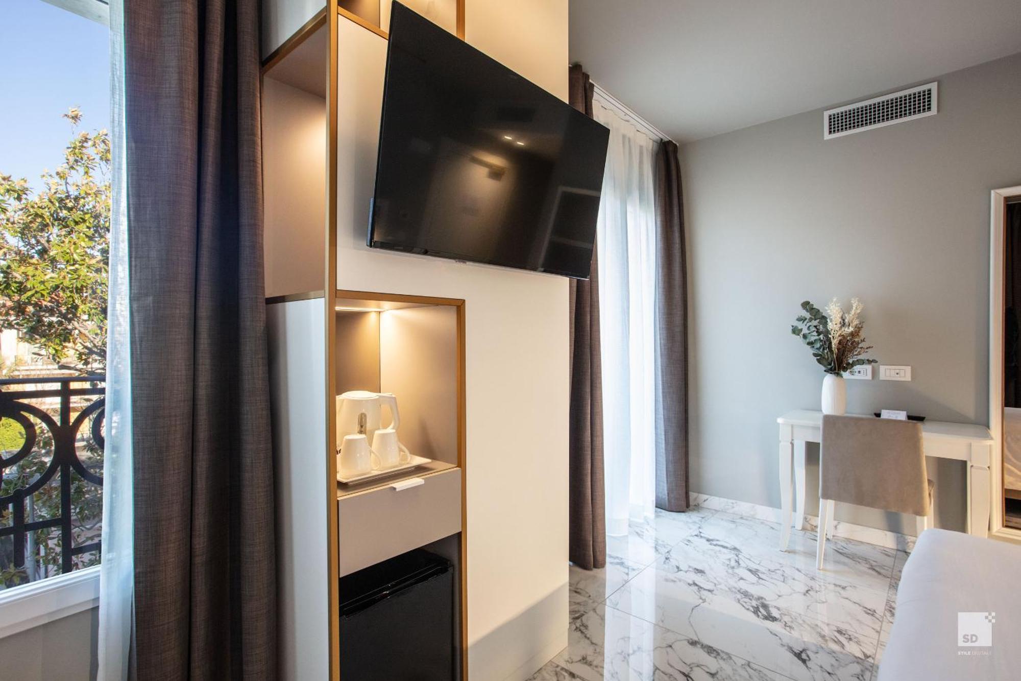Hotel Villa Elena Вараце Екстериор снимка