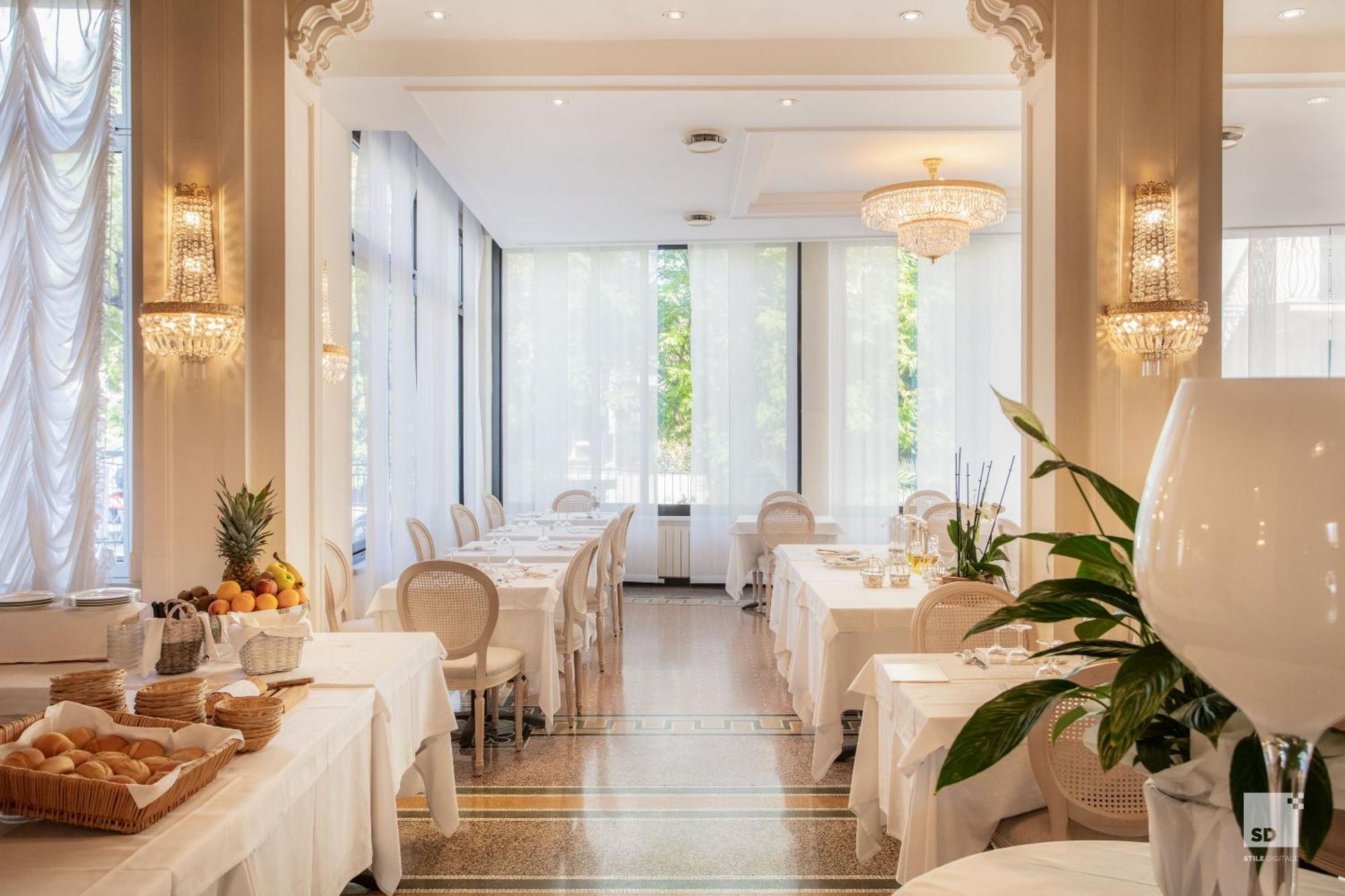 Hotel Villa Elena Вараце Екстериор снимка