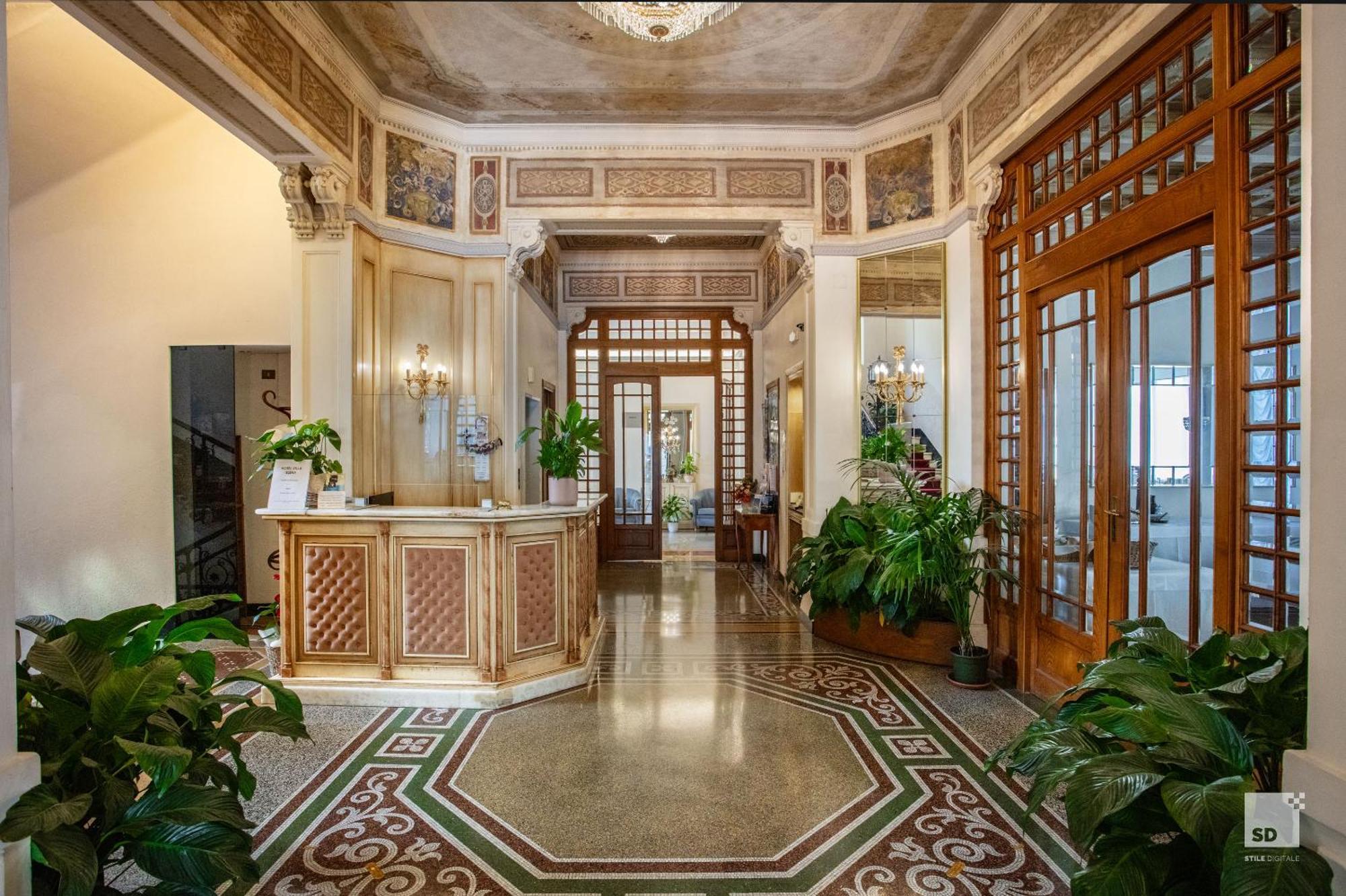 Hotel Villa Elena Вараце Екстериор снимка