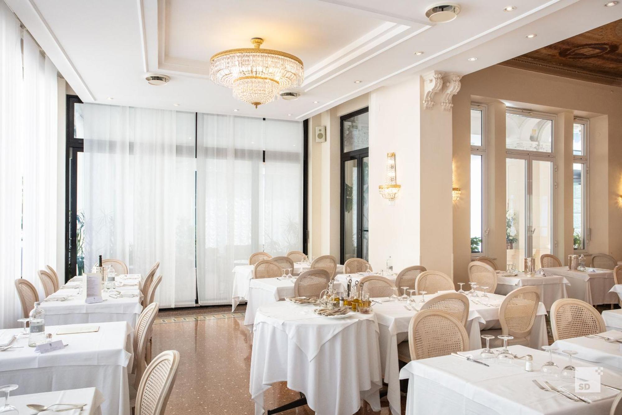 Hotel Villa Elena Вараце Екстериор снимка