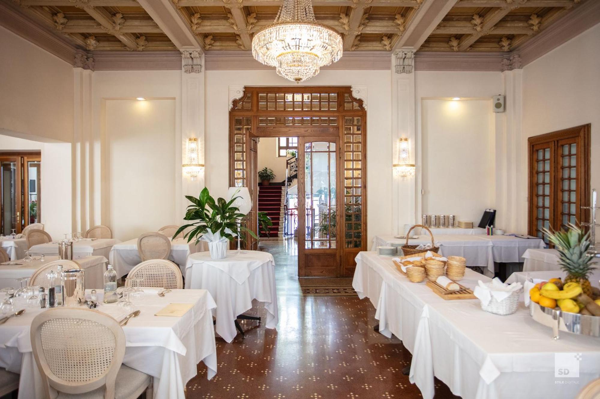 Hotel Villa Elena Вараце Екстериор снимка