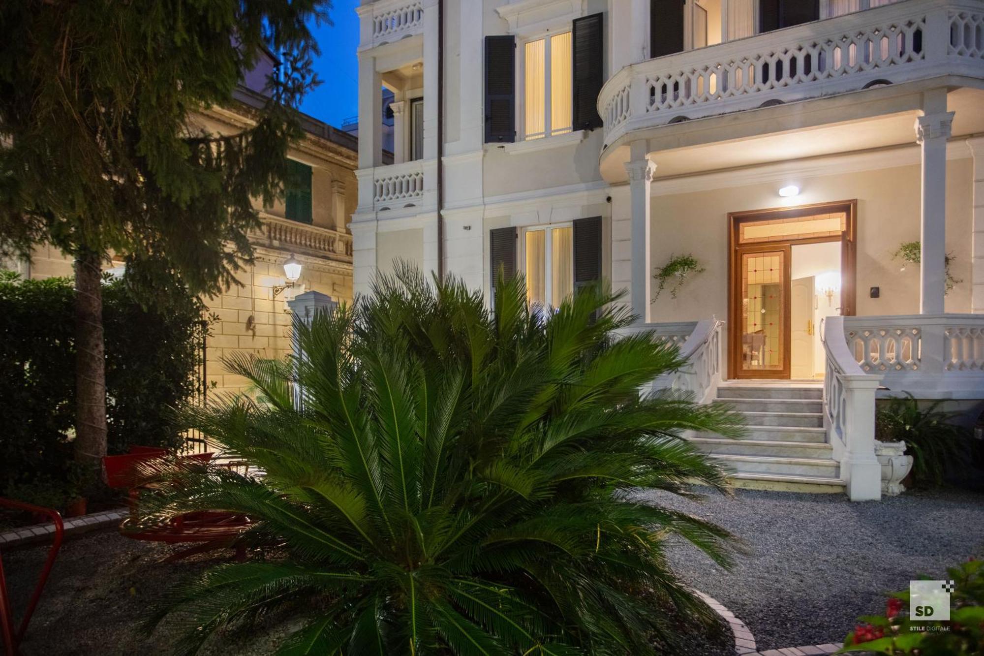 Hotel Villa Elena Вараце Екстериор снимка