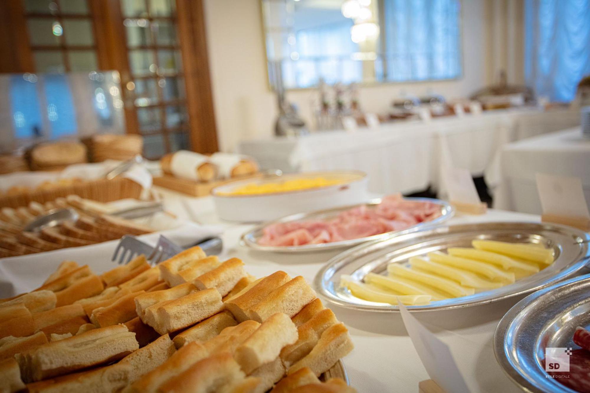 Hotel Villa Elena Вараце Екстериор снимка