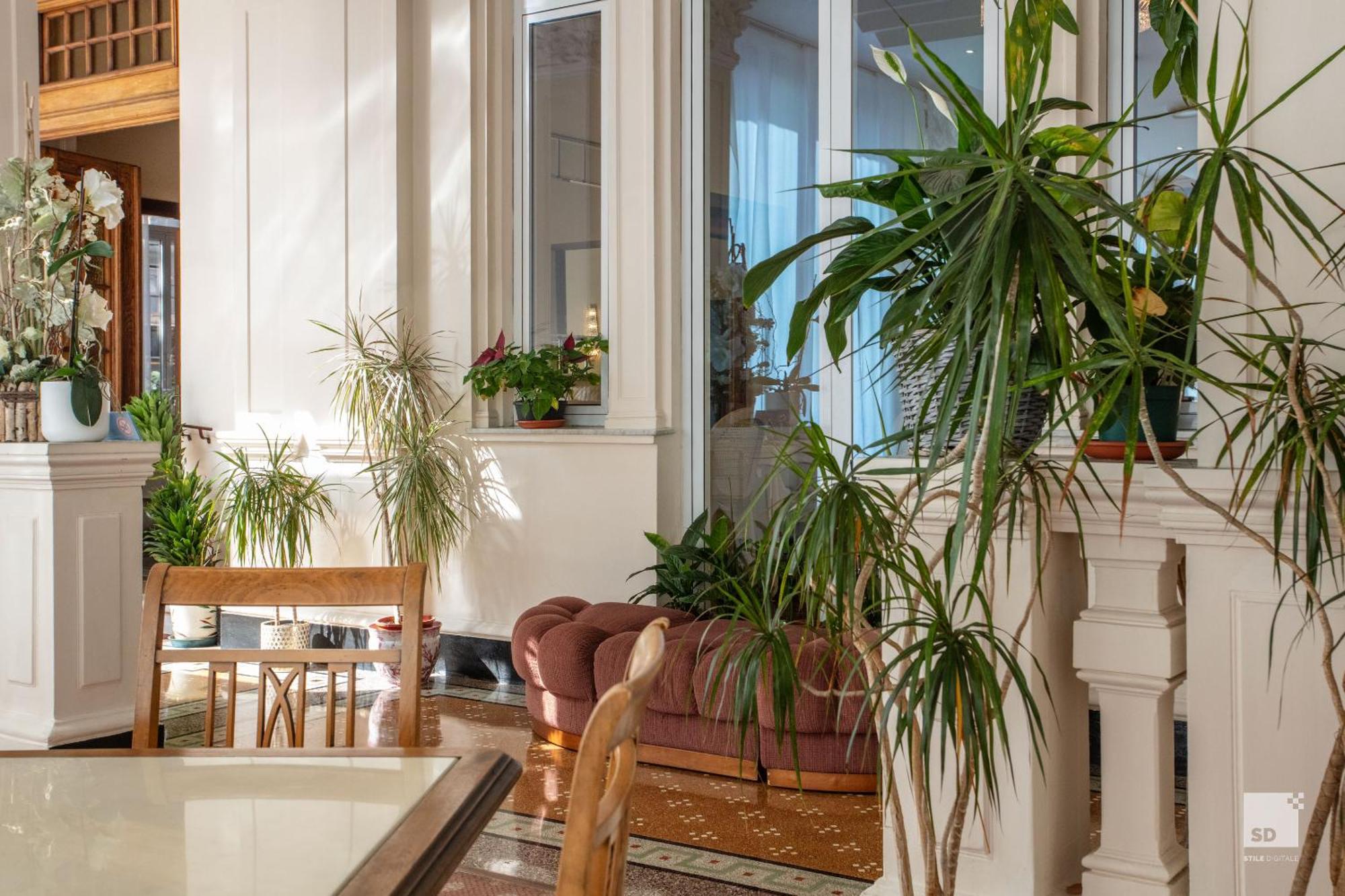 Hotel Villa Elena Вараце Екстериор снимка
