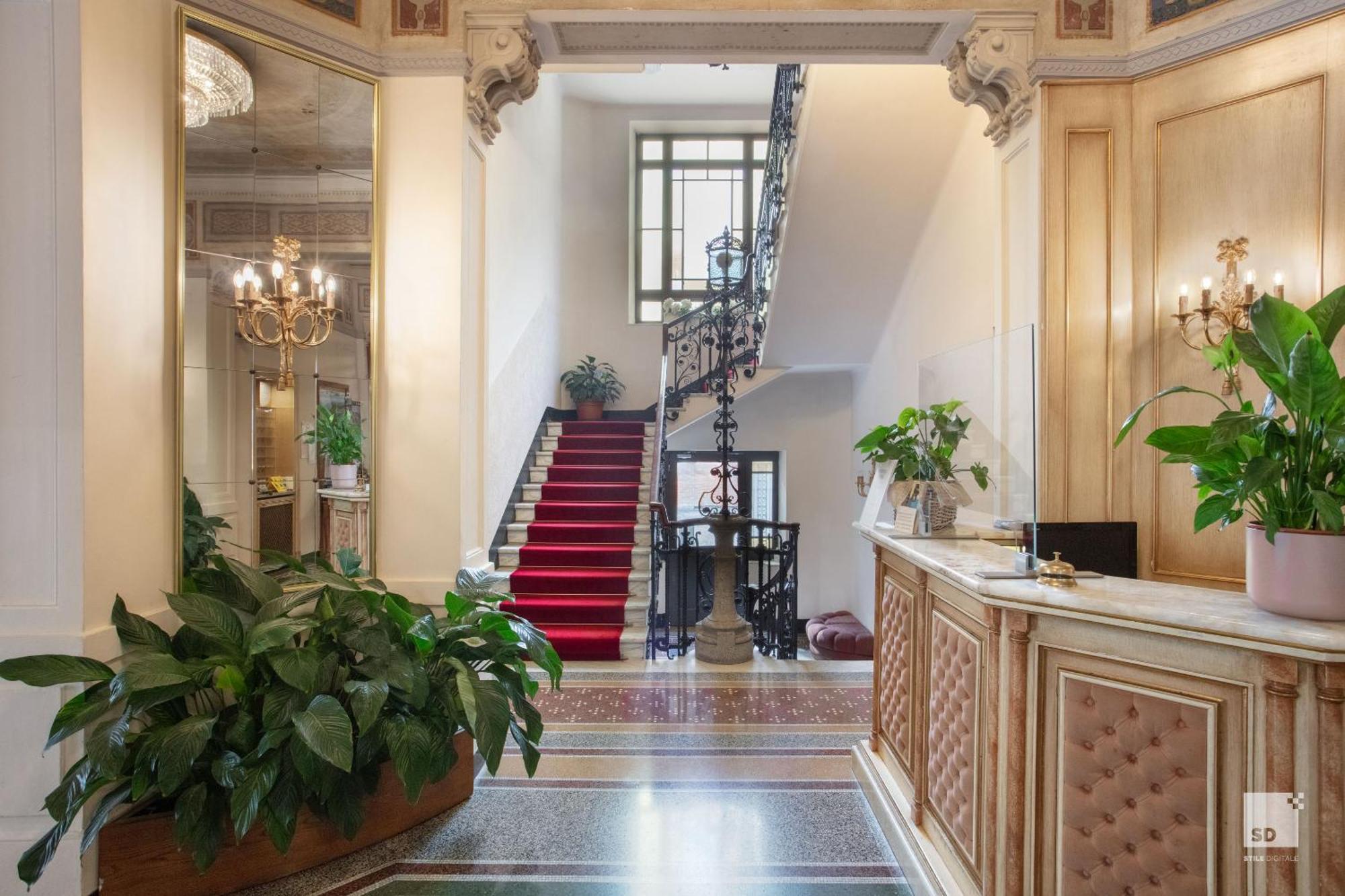 Hotel Villa Elena Вараце Екстериор снимка