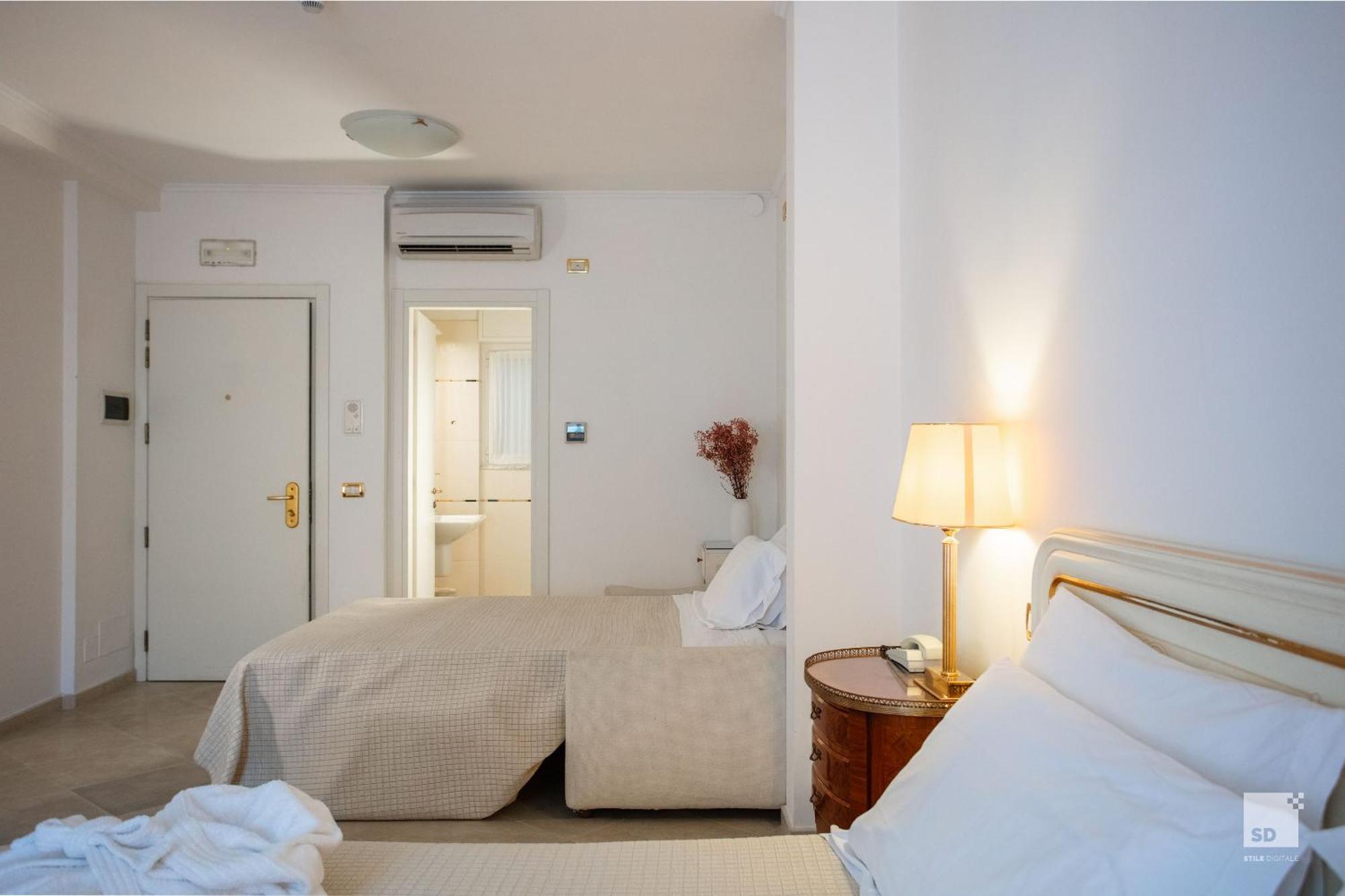 Hotel Villa Elena Вараце Екстериор снимка