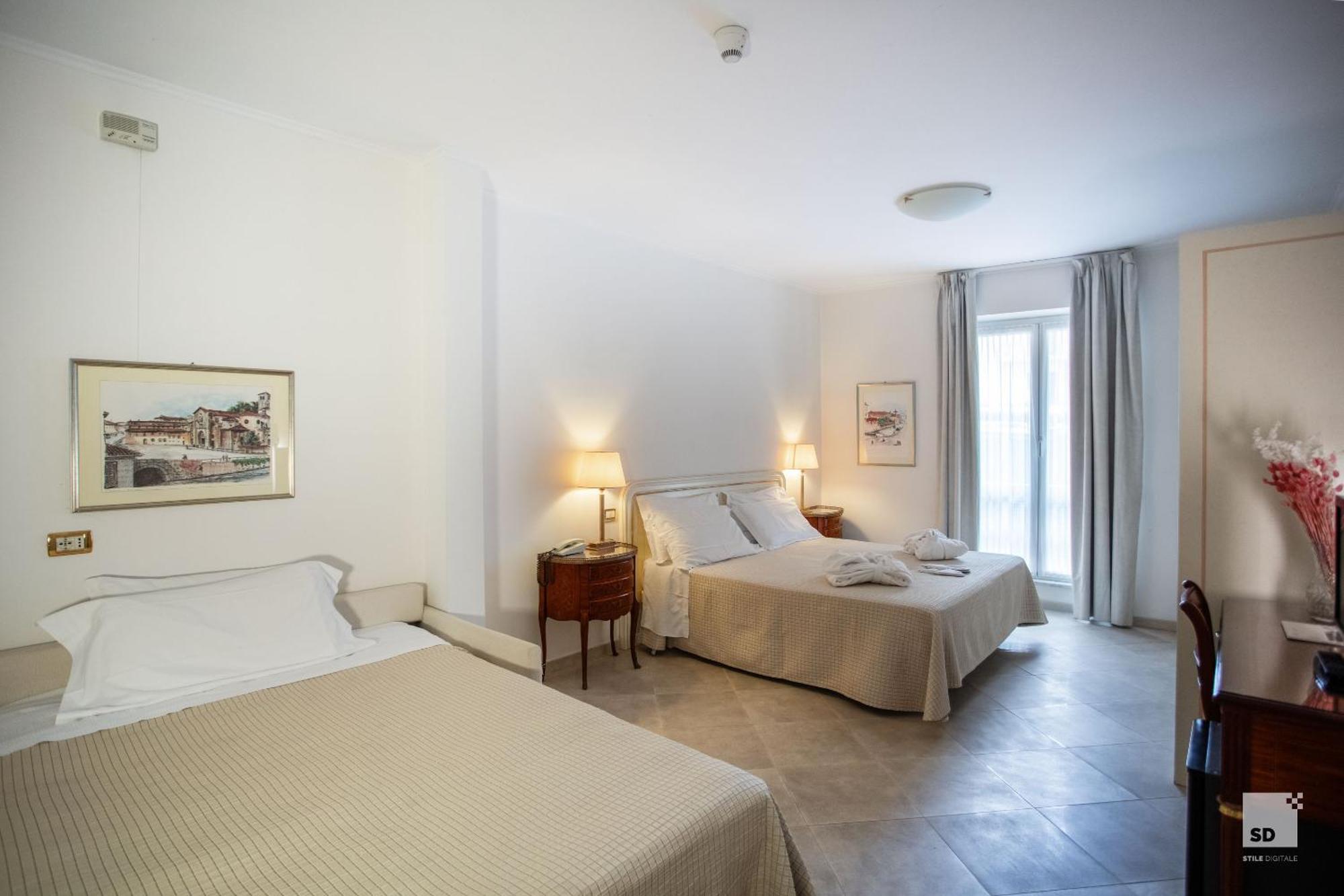 Hotel Villa Elena Вараце Екстериор снимка