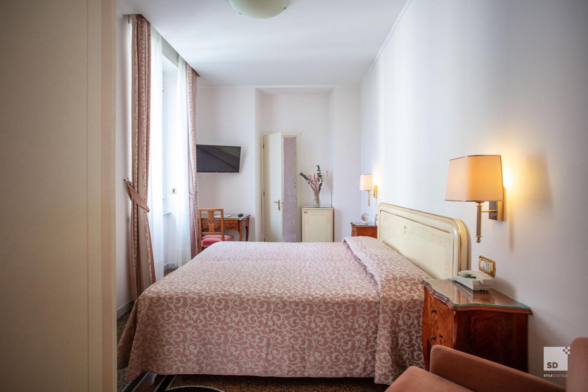 Hotel Villa Elena Вараце Екстериор снимка