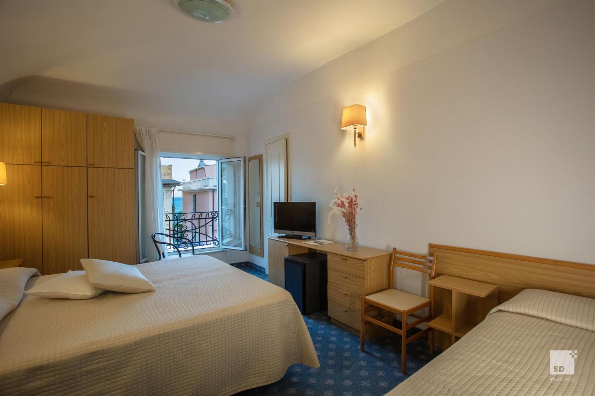 Hotel Villa Elena Вараце Екстериор снимка